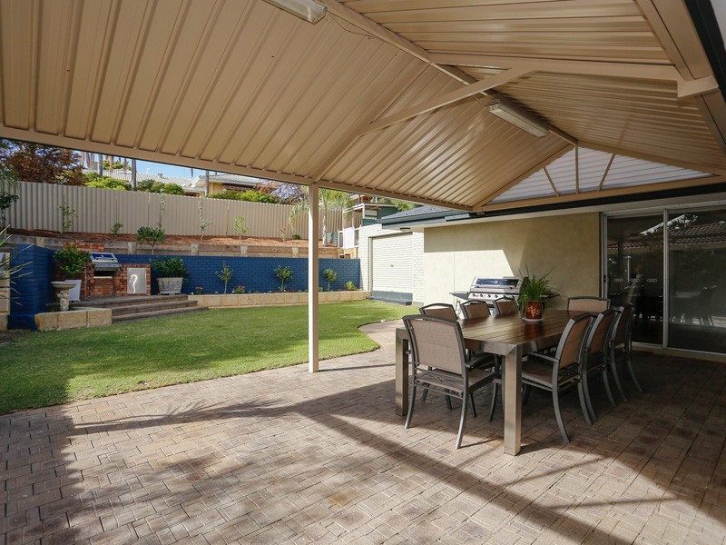 45 Mawson Crescent, Hillarys WA 6025