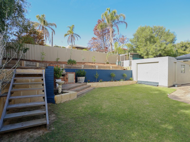 45 Mawson Crescent, Hillarys WA 6025