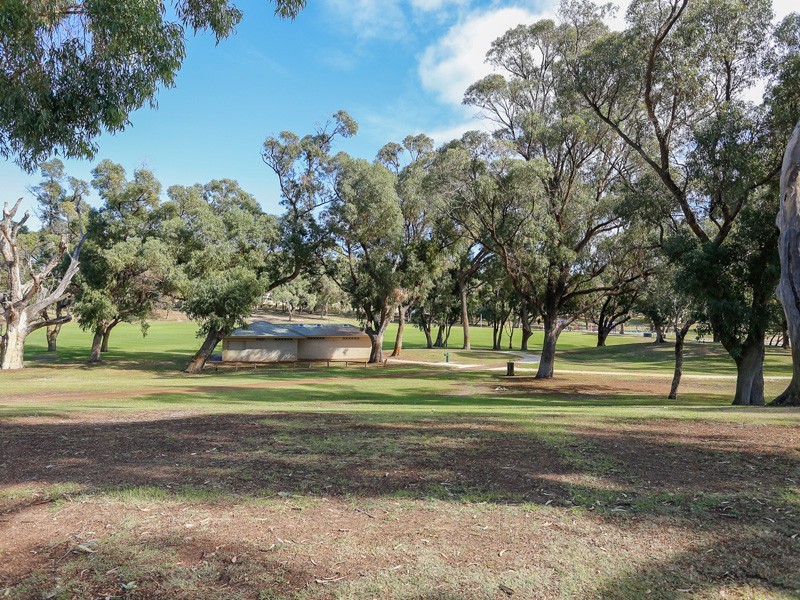 45 Mawson Crescent, Hillarys WA 6025