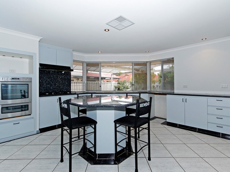 4 Inveraray Close, Canning Vale WA 6155