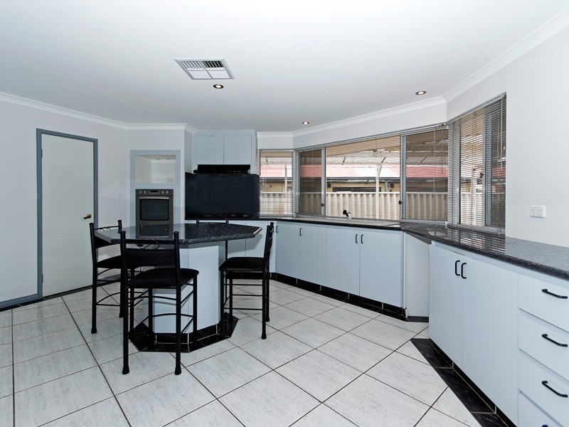 4 Inveraray Close, Canning Vale WA 6155