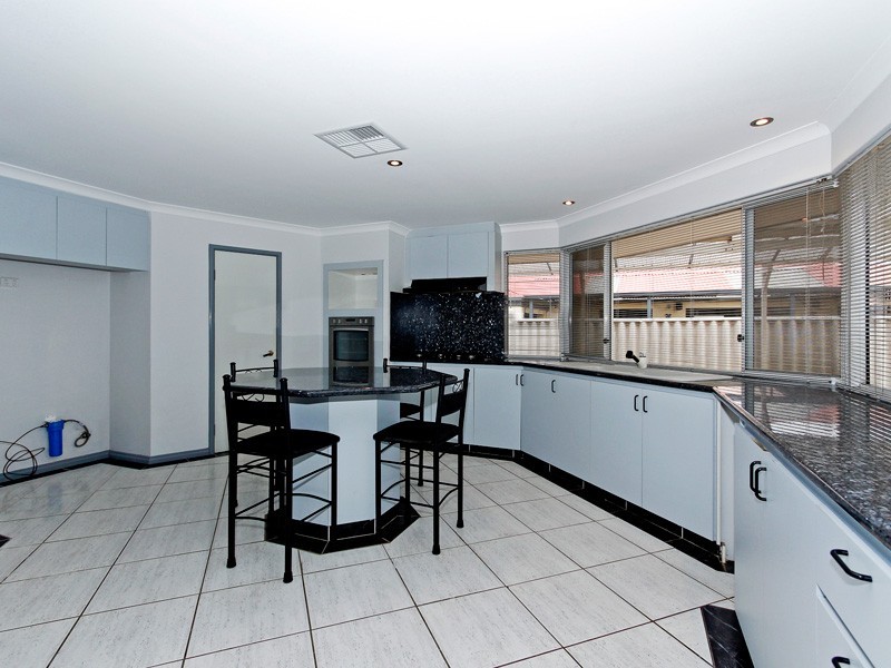 4 Inveraray Close, Canning Vale WA 6155