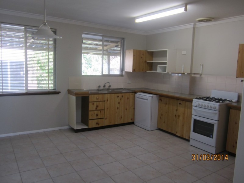 32 Vinca Way, Forrestfield WA 6058