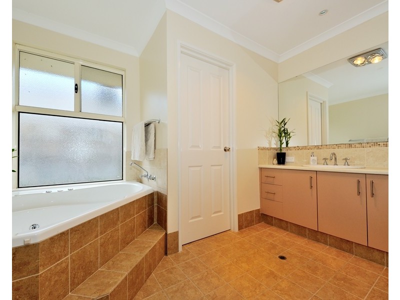 11 Fewson Turn, Ellenbrook WA 6069