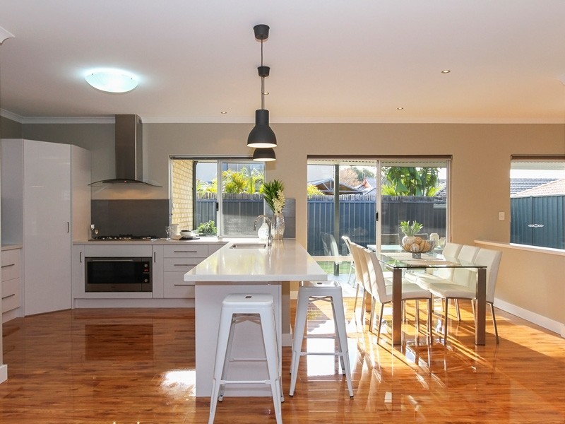 8 Turtle Way, Stirling WA 6021