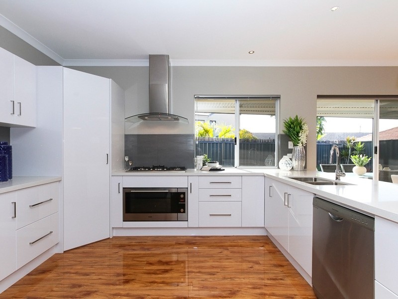 8 Turtle Way, Stirling WA 6021