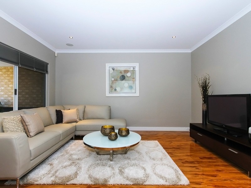 8 Turtle Way, Stirling WA 6021