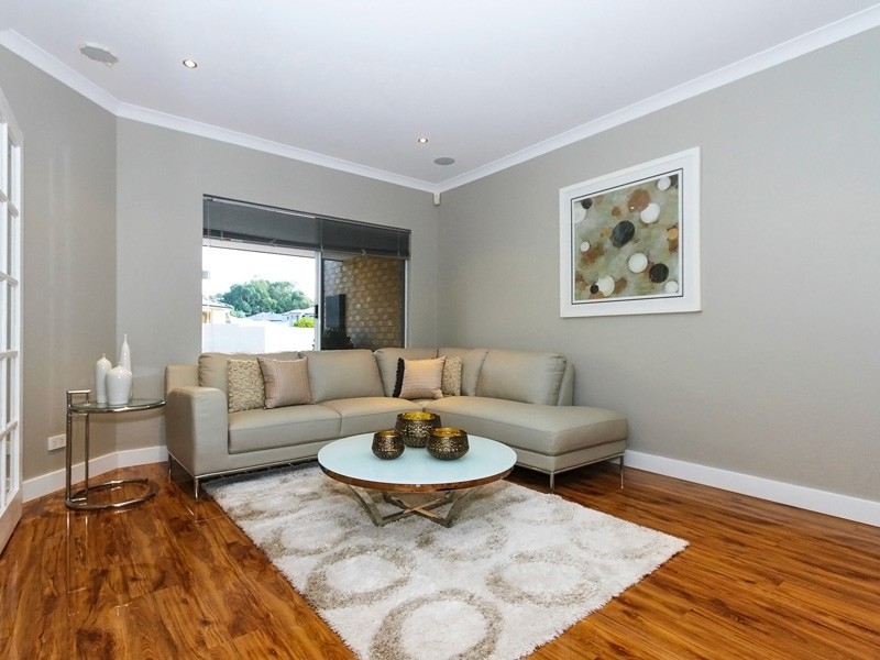 8 Turtle Way, Stirling WA 6021