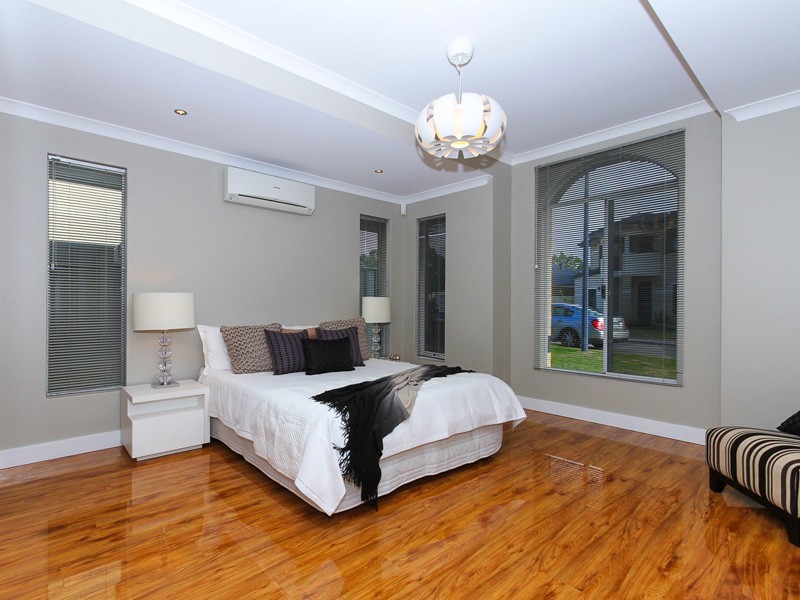 8 Turtle Way, Stirling WA 6021