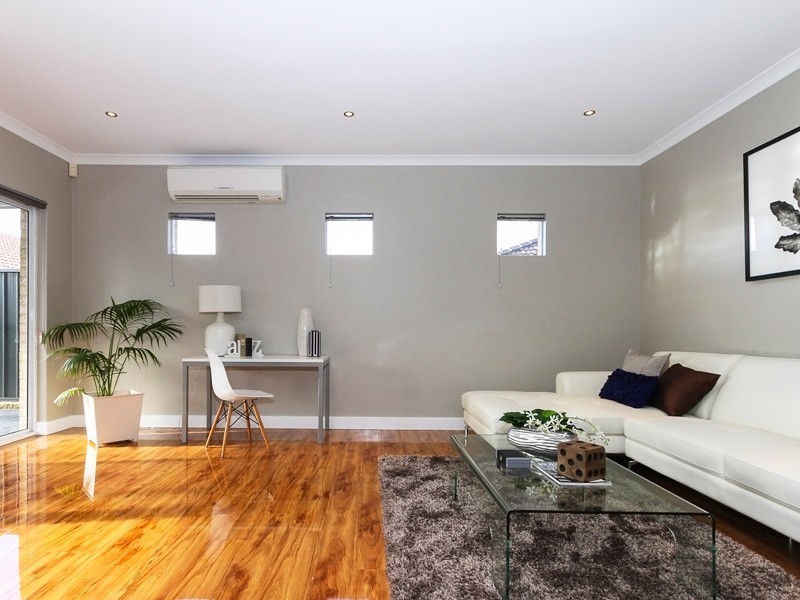 8 Turtle Way, Stirling WA 6021