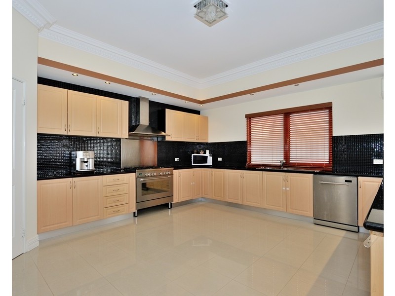 8 Manila Way, Aveley WA 6069