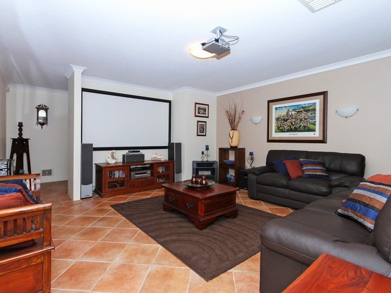 7 Corvina Place, Caversham WA 6055