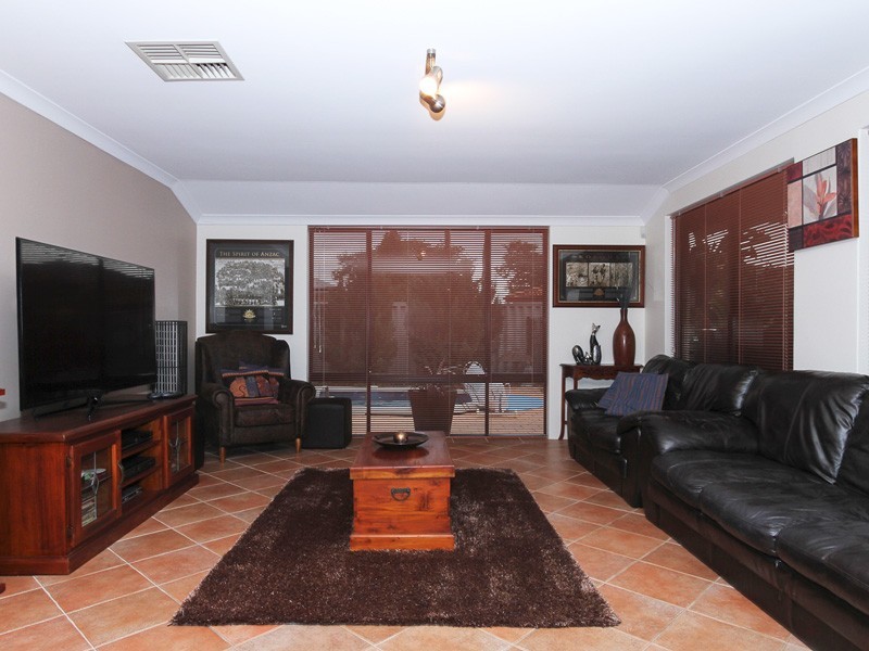 7 Corvina Place, Caversham WA 6055