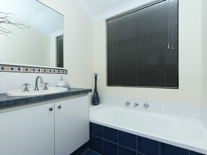 7 Corvina Place, Caversham WA 6055