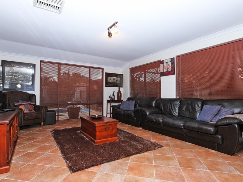 7 Corvina Place, Caversham WA 6055