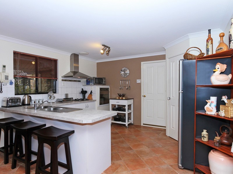 7 Corvina Place, Caversham WA 6055