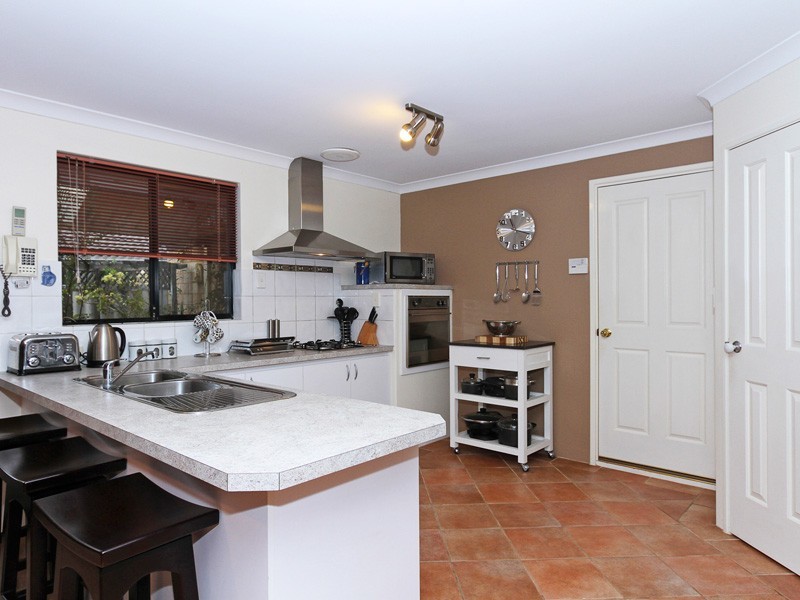 7 Corvina Place, Caversham WA 6055