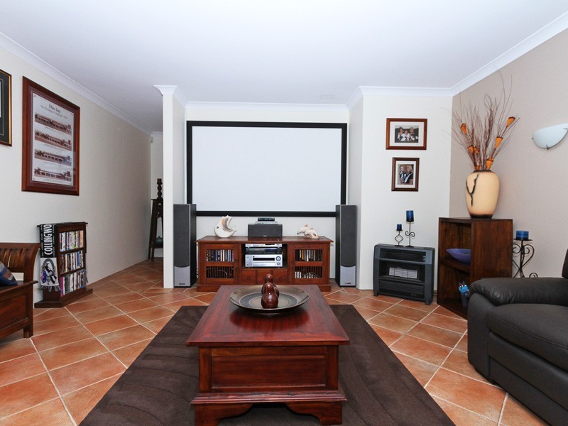 7 Corvina Place, Caversham WA 6055