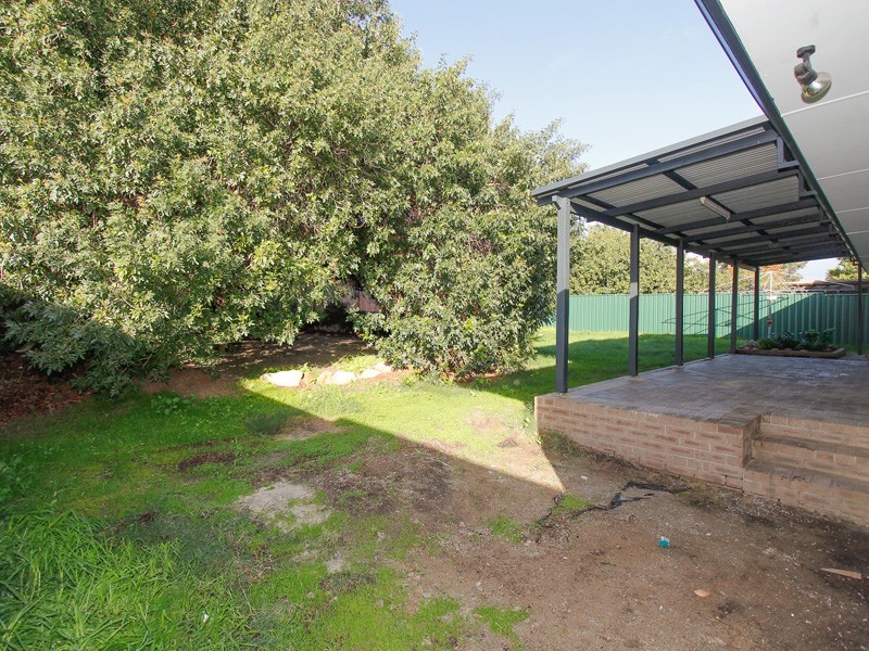 22 Frost Street, Swan View WA 6056