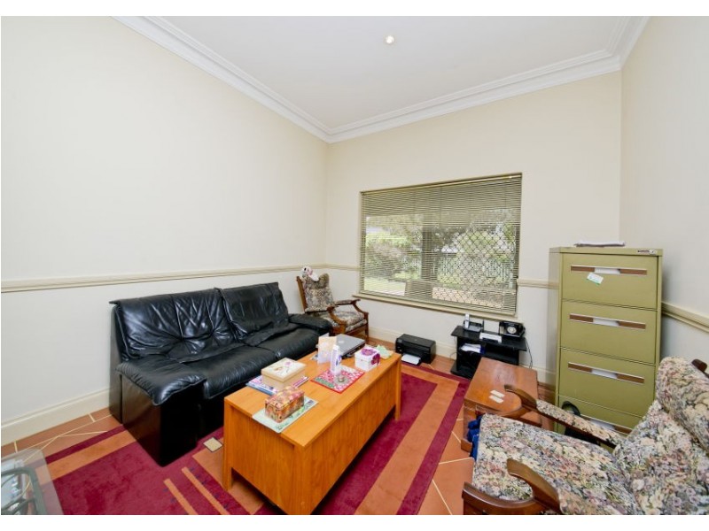 17 Anzac Terrace, Bassendean WA 6054