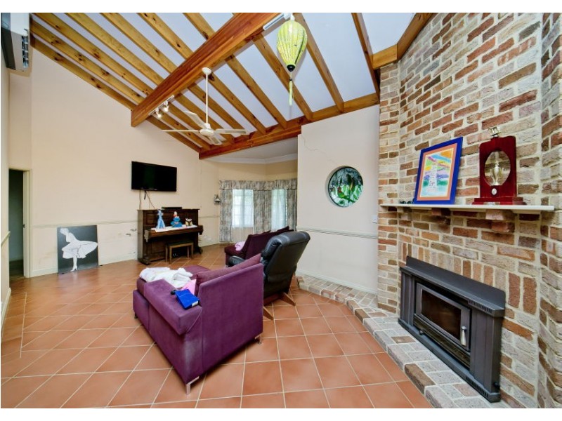 17 Anzac Terrace, Bassendean WA 6054