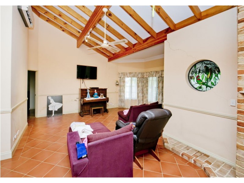 17 Anzac Terrace, Bassendean WA 6054