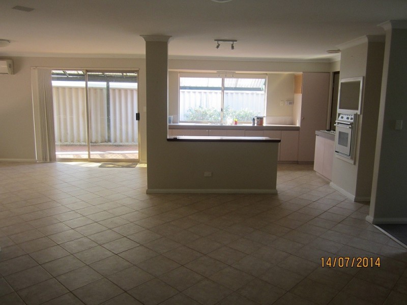 14 Monkton Place, Kinross WA 6028