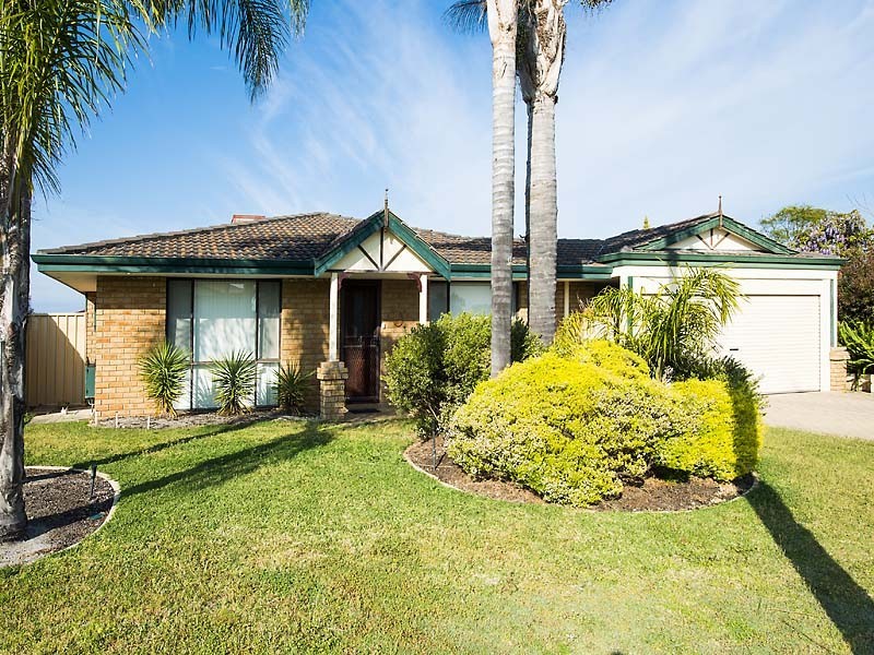 28 Forest Lakes Drive, Thornlie WA 6108