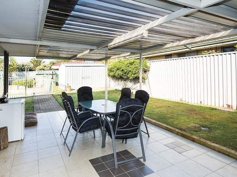 28 Forest Lakes Drive, Thornlie WA 6108