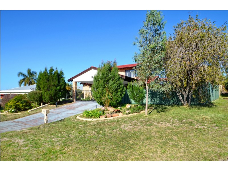 365 Summerlakes Parade, Ballajura WA 6066