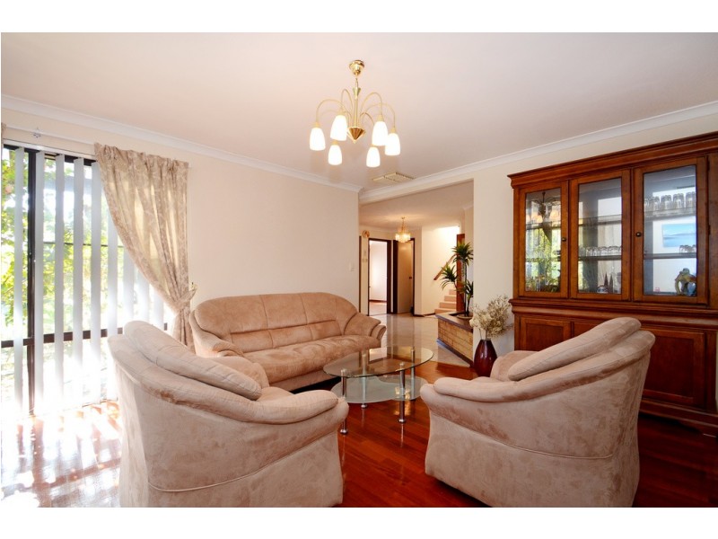 365 Summerlakes Parade, Ballajura WA 6066