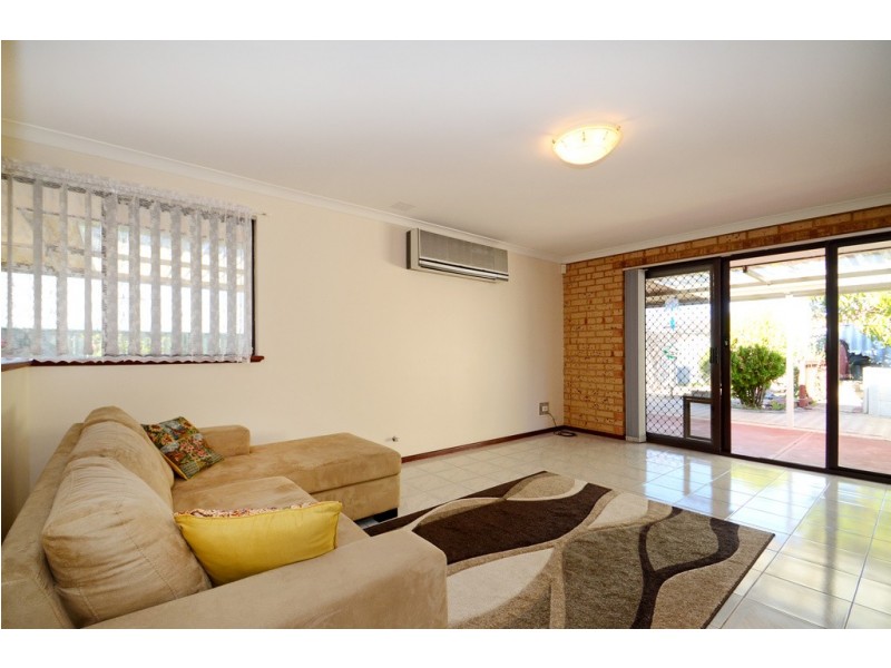 365 Summerlakes Parade, Ballajura WA 6066