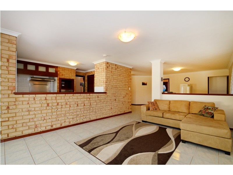 365 Summerlakes Parade, Ballajura WA 6066