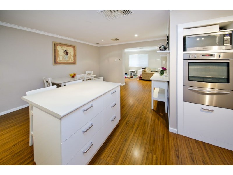 1 Cothill Court, Eden Hill WA 6054