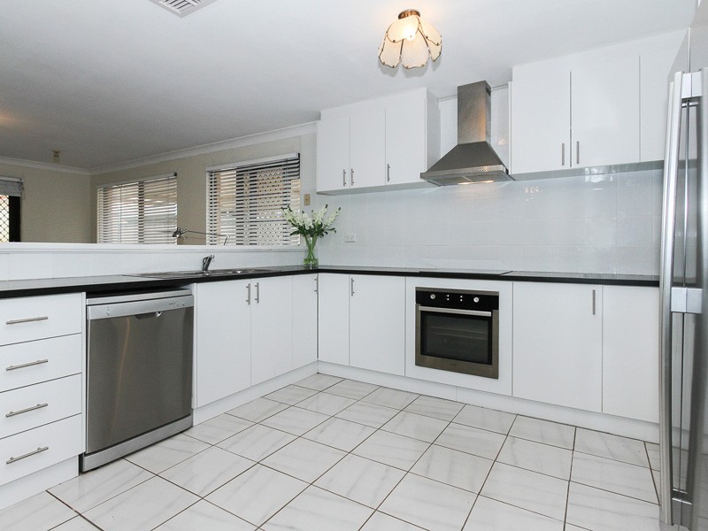 33 St Lawrence Drive, Beechboro WA 6063