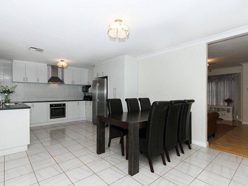 33 St Lawrence Drive, Beechboro WA 6063