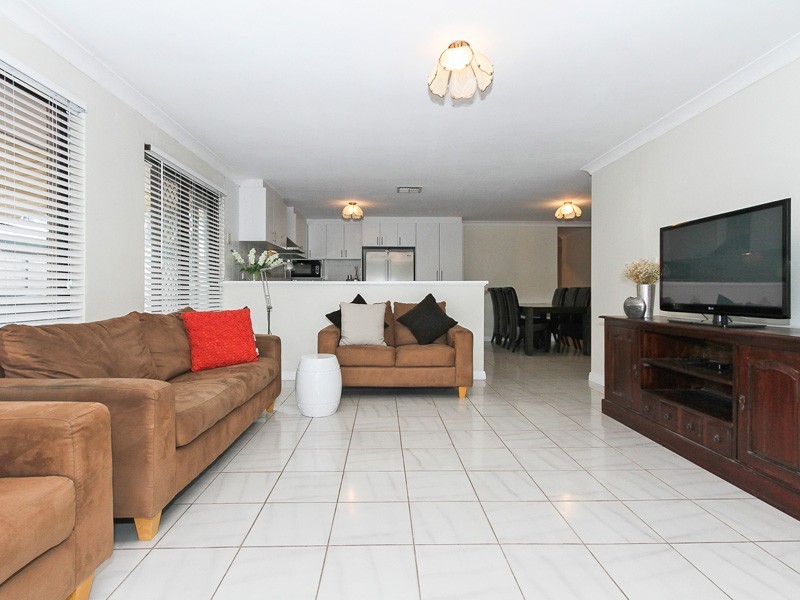 33 St Lawrence Drive, Beechboro WA 6063