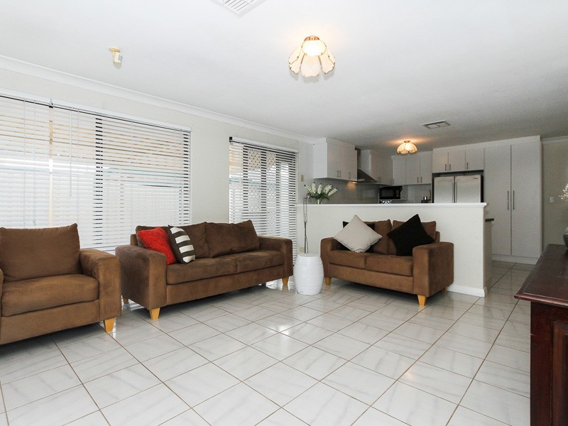 33 St Lawrence Drive, Beechboro WA 6063