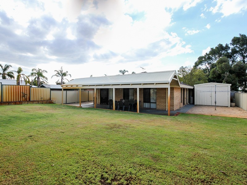 33 St Lawrence Drive, Beechboro WA 6063