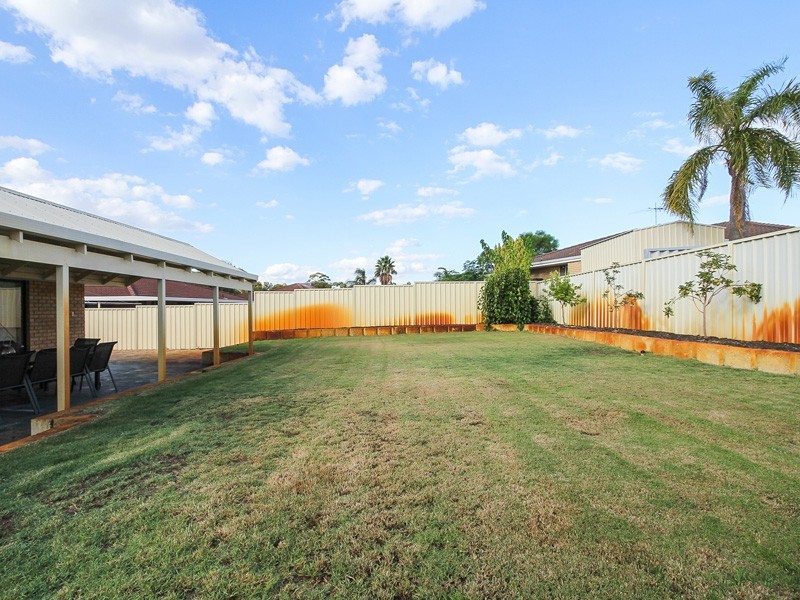 33 St Lawrence Drive, Beechboro WA 6063