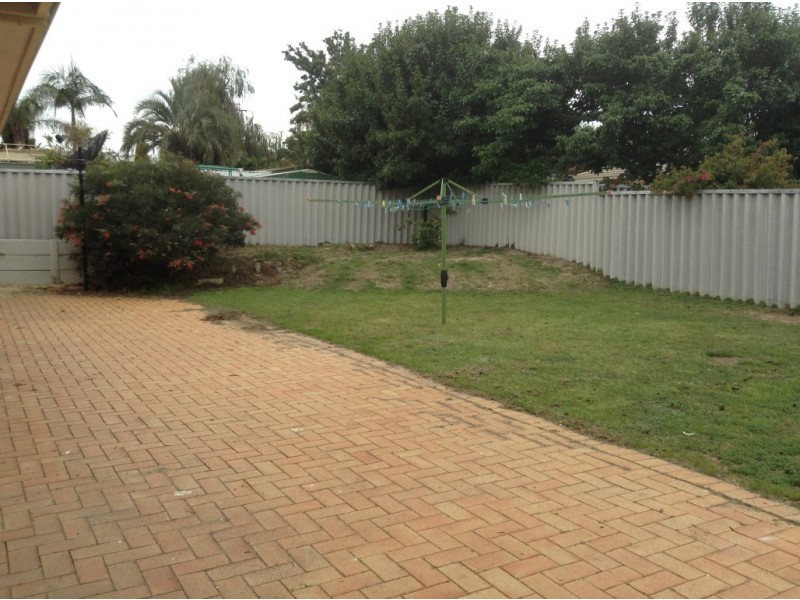 12 Thurburn Retreat, Marangaroo WA 6064