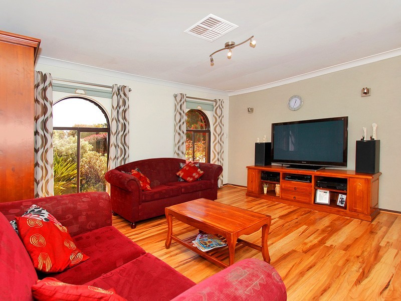 8 Essington Street, Huntingdale WA 6110