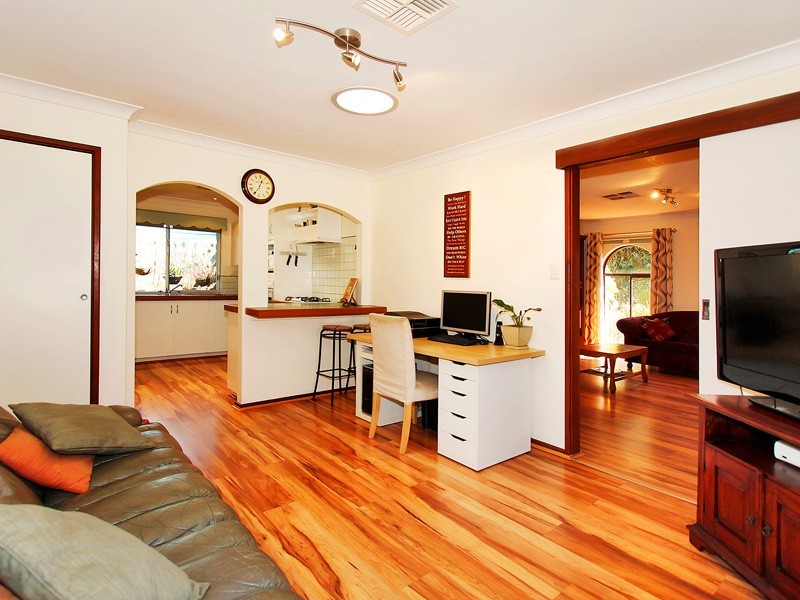 8 Essington Street, Huntingdale WA 6110