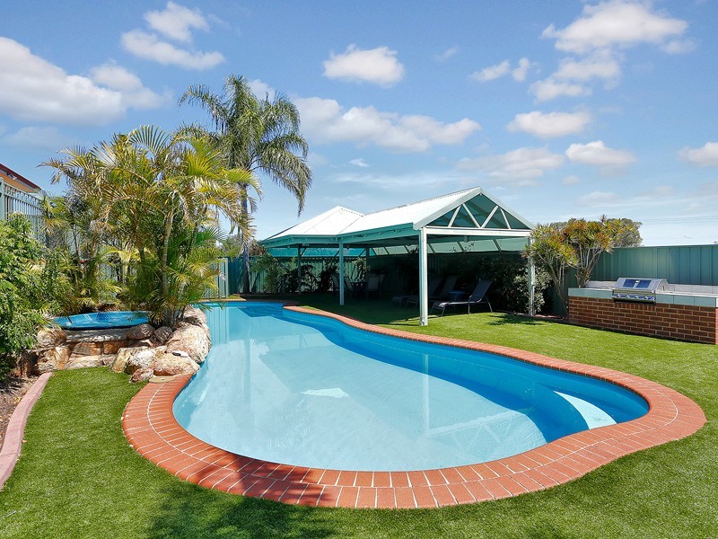 35 Cupello Drive, Swan View WA 6056