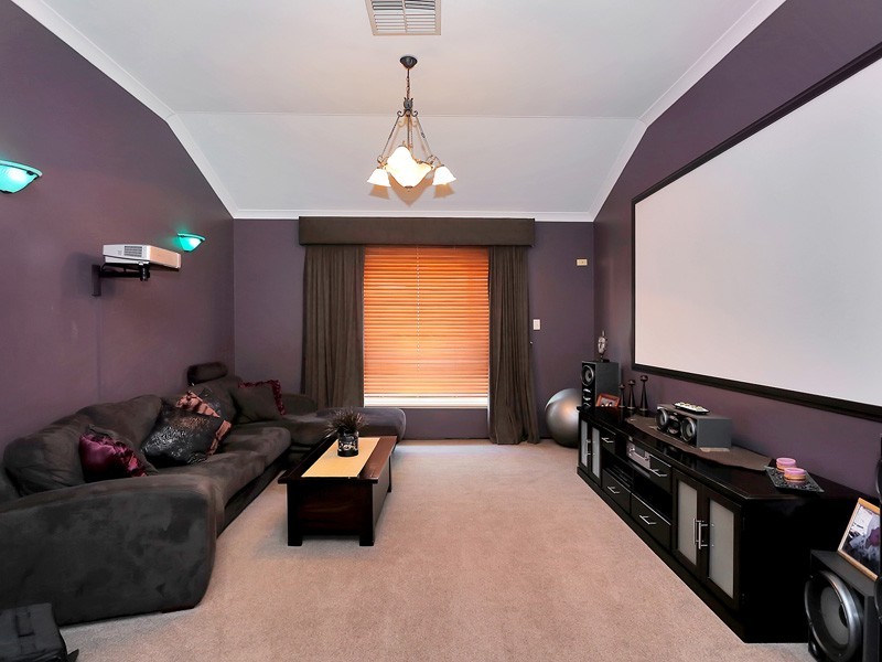 35 Cupello Drive, Swan View WA 6056