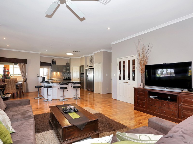 35 Cupello Drive, Swan View WA 6056