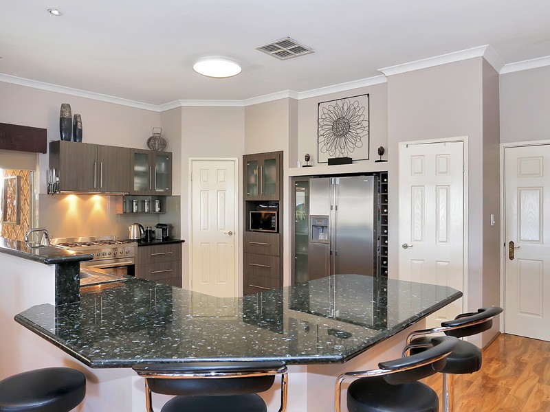 35 Cupello Drive, Swan View WA 6056