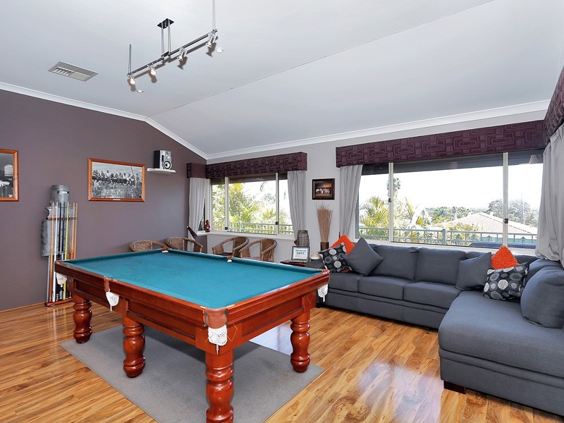 35 Cupello Drive, Swan View WA 6056