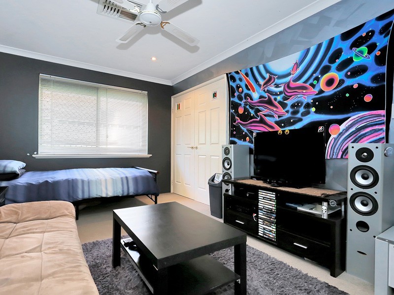 35 Cupello Drive, Swan View WA 6056