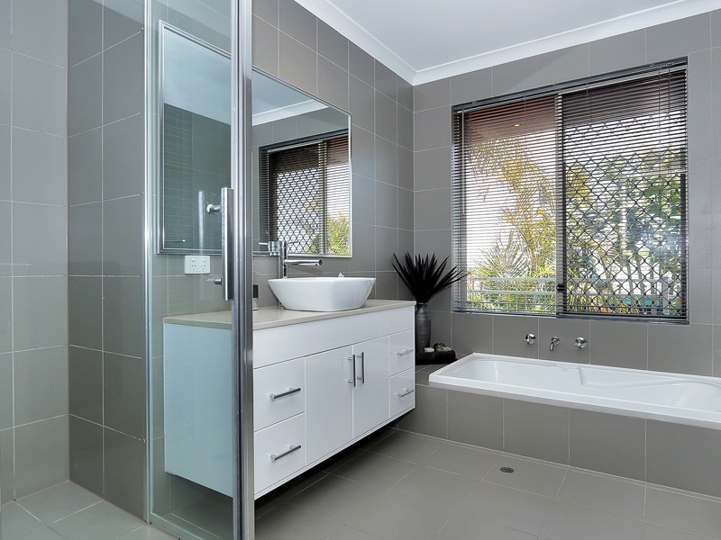 35 Cupello Drive, Swan View WA 6056